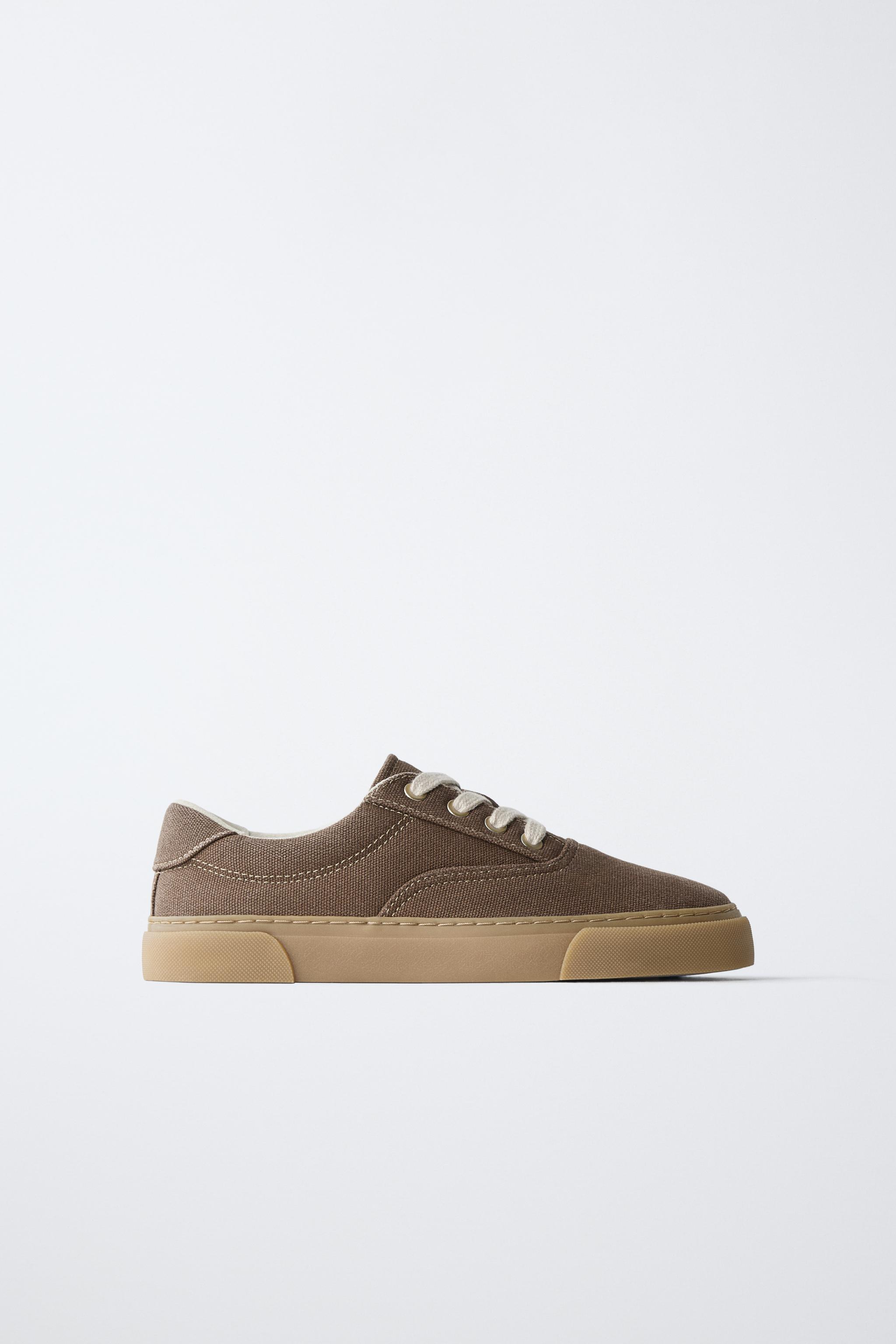 LACE-UP SNEAKERS